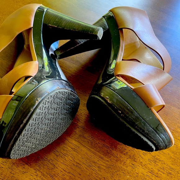 Michael Kors Cognac Brown High Heel
Platform Sandals. Sz: 7 & 1/2 - Picture 7 of 9